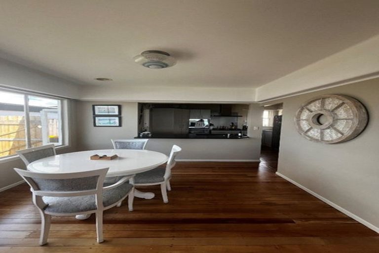 Photo of property in 35 Takutai Avenue, Half Moon Bay, Auckland, 2012