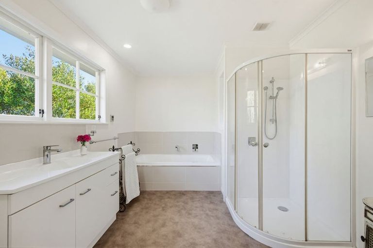 Photo of property in 36 Longview Road, Poraiti, Napier, 4182