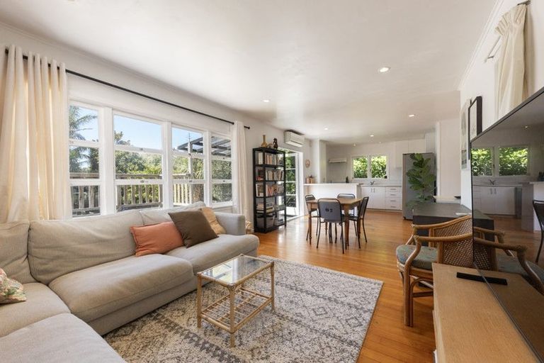 Photo of property in 25 Taipari Road, Te Atatu Peninsula, Auckland, 0610