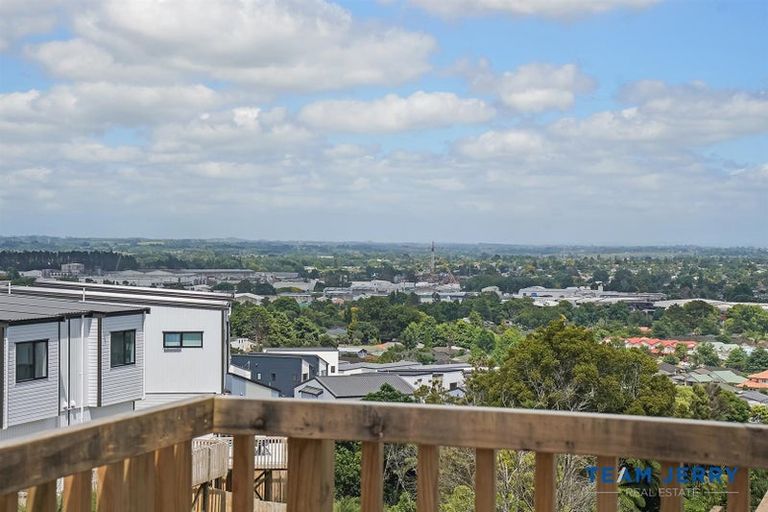 Photo of property in 1 Papauma Place, Papakura, 2110