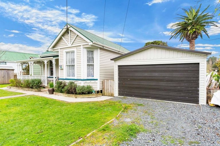 Photo of property in 10 Franklin Road, Paparoa, 0571