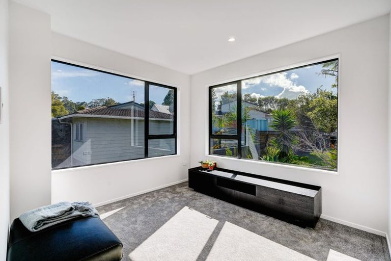 Photo of property in 21c Crosby Road, West Harbour, Auckland, 0618