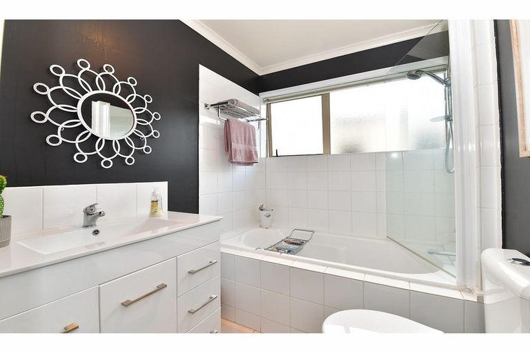 Photo of property in 16 Millennial Way, Orewa, 0931