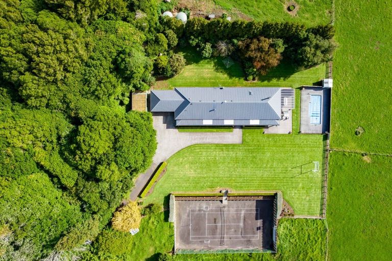 Photo of property in 80 Clearview Road, Lepperton, New Plymouth, 4373