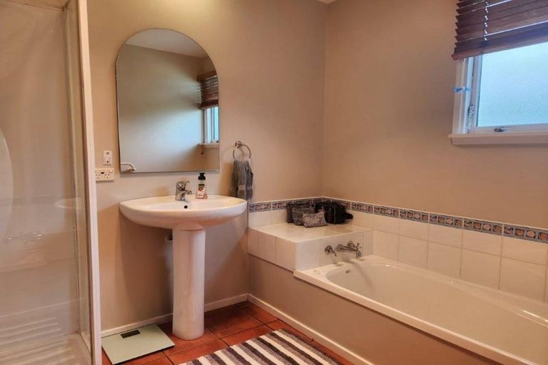 Photo of property in 1 Burrows Place, Ilam, Christchurch, 8041