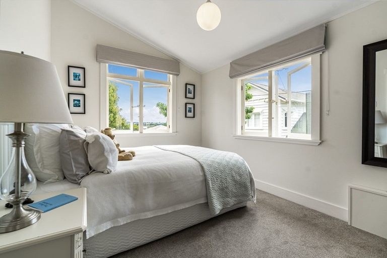 Photo of property in 1a Glen Road, Stanley Point, Auckland, 0624