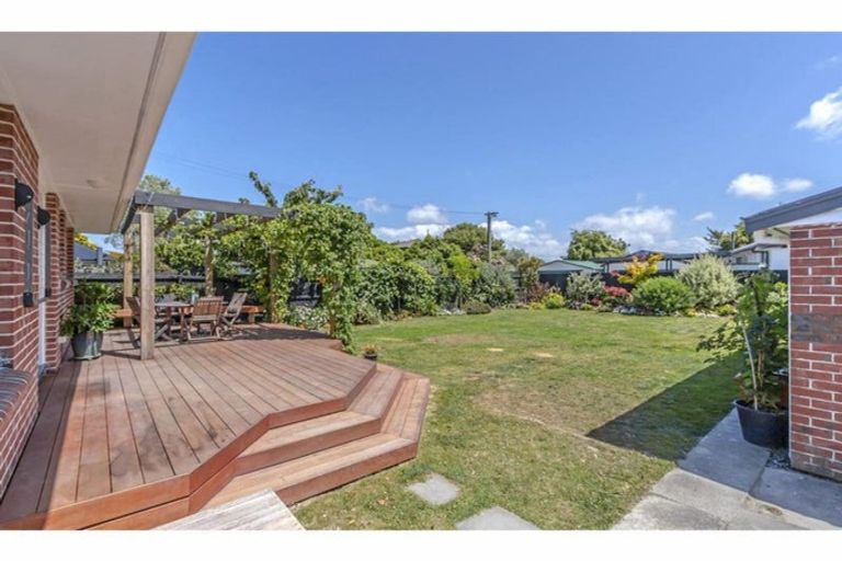 Photo of property in 15 Torquay Place, Bryndwr, Christchurch, 8053