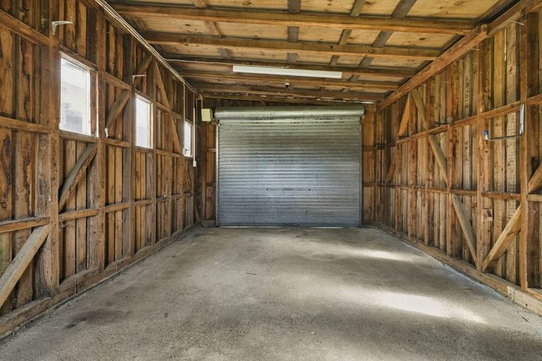 Photo of property in 11 Greenhithe Street, Waihola, Milton, 9073