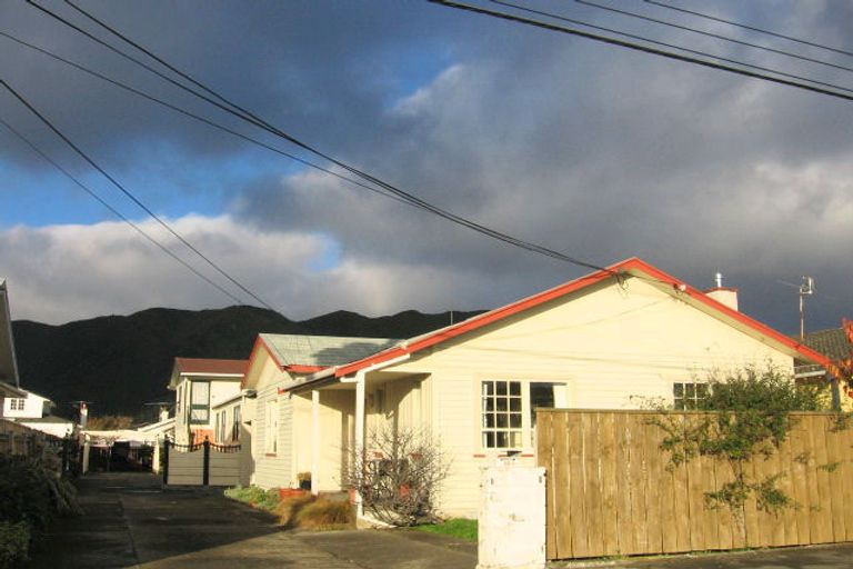 Photo of property in 35a Leighton Avenue, Waiwhetu, Lower Hutt, 5010