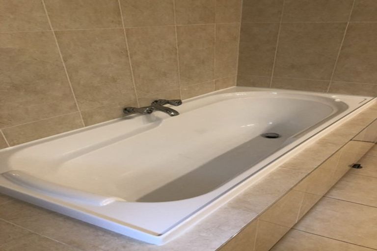 Photo of property in 1/13 Girrahween Drive, Totara Vale, Auckland, 0629