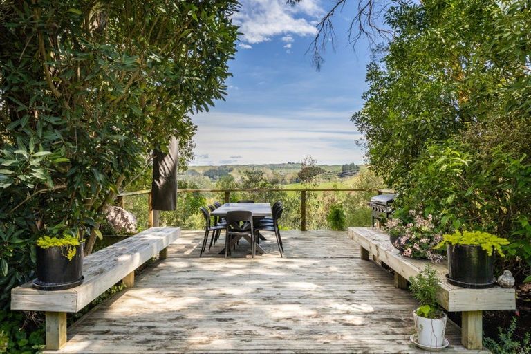 Photo of property in 40 Longview Road, Poraiti, Napier, 4182
