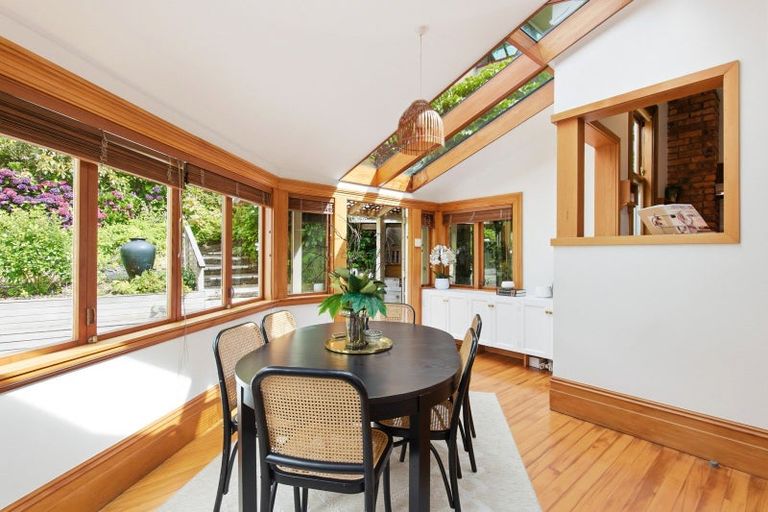 Photo of property in 16 Talavera Terrace, Kelburn, Wellington, 6012