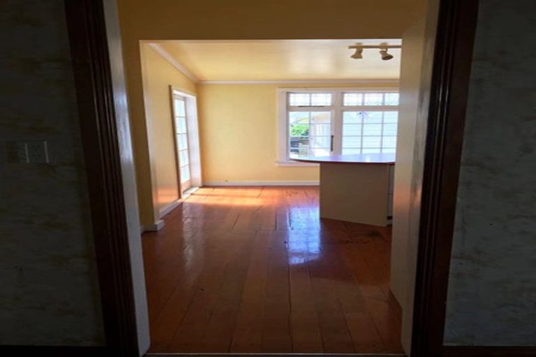 Photo of property in 56 Mckenzie Road, Mangere Bridge, Auckland, 2022
