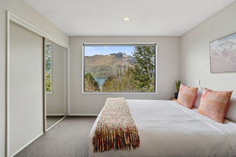 Photo of property in 33 Arawata Terrace, Fernhill, Queenstown, 9300