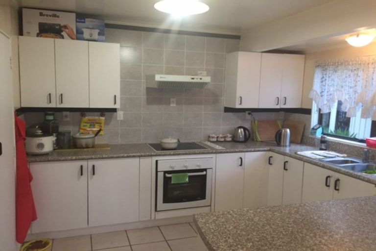 Photo of property in 13 Ciprian Place, Henderson, Auckland, 0612