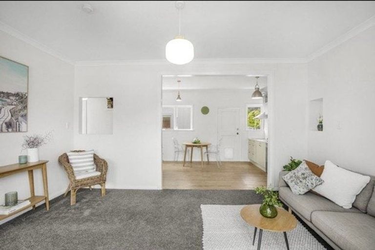 Photo of property in 52 Durham Crescent, Fairfield, Lower Hutt, 5011