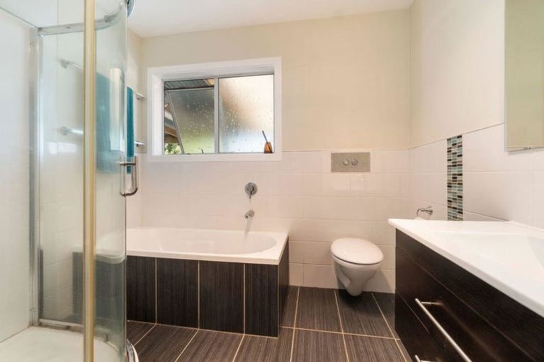 Photo of property in 17a/1 Tawa Road, Te Atatu Peninsula, Auckland, 0610