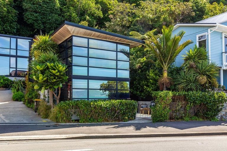 Photo of property in 377a Karaka Bay Road, Karaka Bays, Wellington, 6022