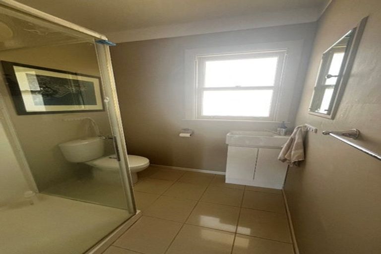 Photo of property in 35 Takutai Avenue, Half Moon Bay, Auckland, 2012