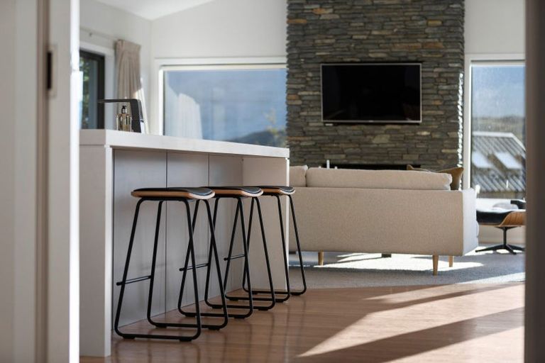 Photo of property in 4 Kinross Lane, Jacks Point, Queenstown, 9371