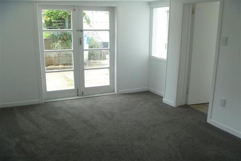 Photo of property in 70 Tukapa Street, Westown, New Plymouth, 4310