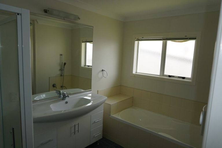 Photo of property in 4 Comber Place, Johnsonville, Wellington, 6037