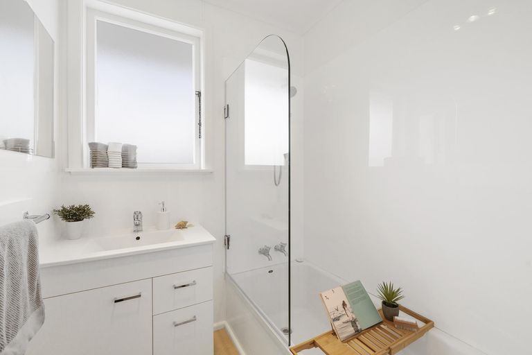 Photo of property in 16 Kowhai Street, Tuakau, 2121