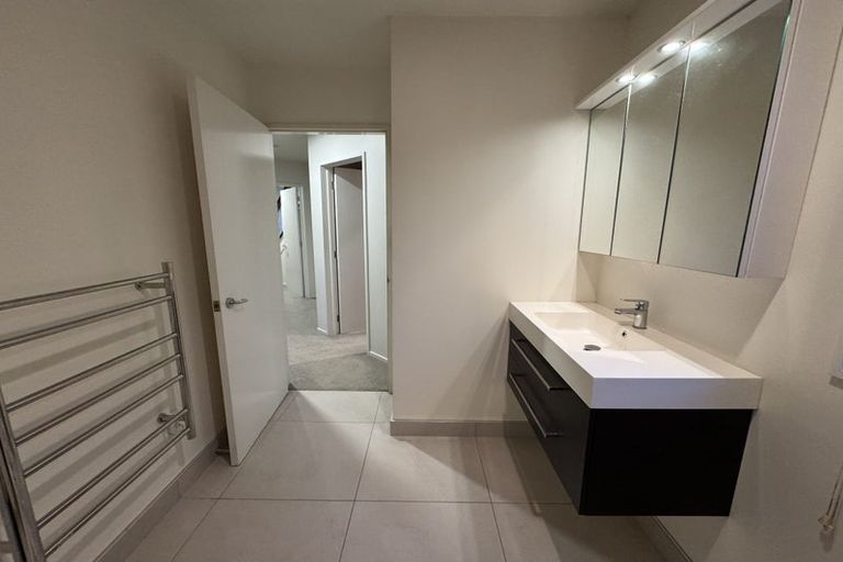 Photo of property in 1/5 Princes Street, Northcote Point, Auckland, 0627