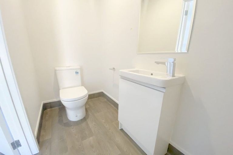 Photo of property in 2/9 Marlene Avenue, Te Atatu South, Auckland, 0610