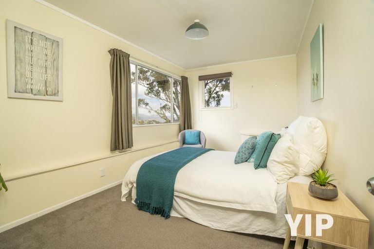 Photo of property in 16 Salford Street, Newlands, Wellington, 6037