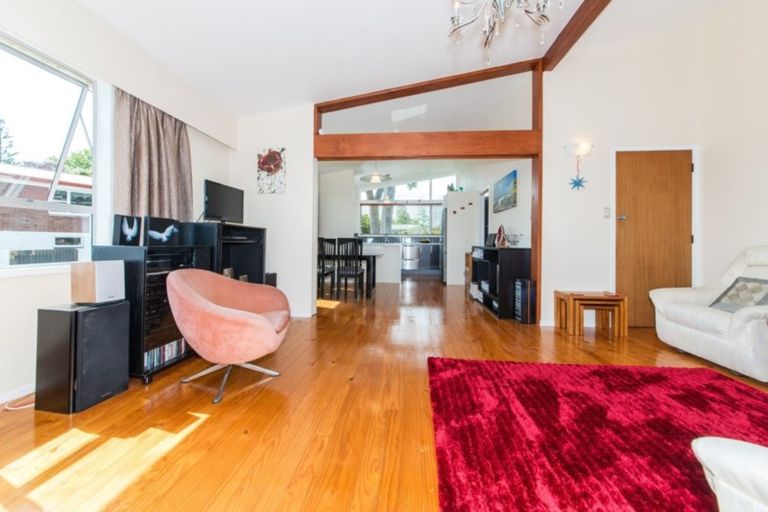 Photo of property in 32 Renata Crescent, Te Atatu Peninsula, Auckland, 0610