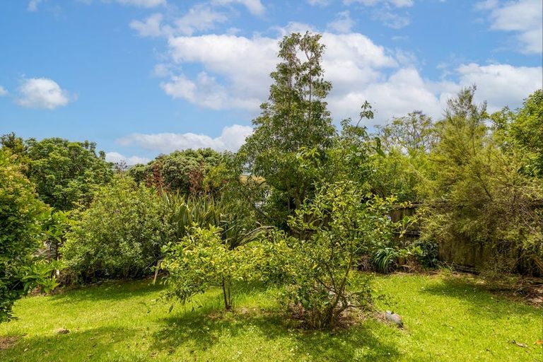 Photo of property in 40 Gill Avenue, Te Atatu Peninsula, Auckland, 0610