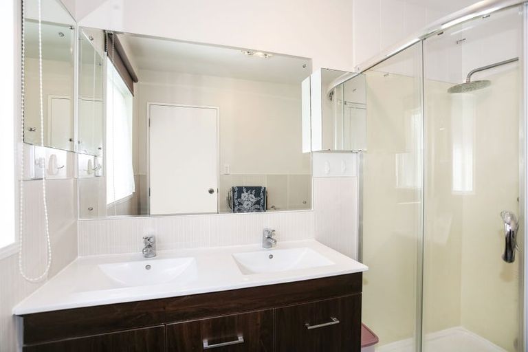 Photo of property in 17 Magnolia Drive, Waiuku, 2123