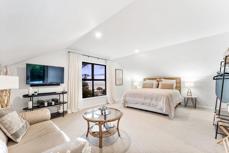 Photo of property in 10 Zita Avenue, Matakatia, Whangaparaoa, 0930