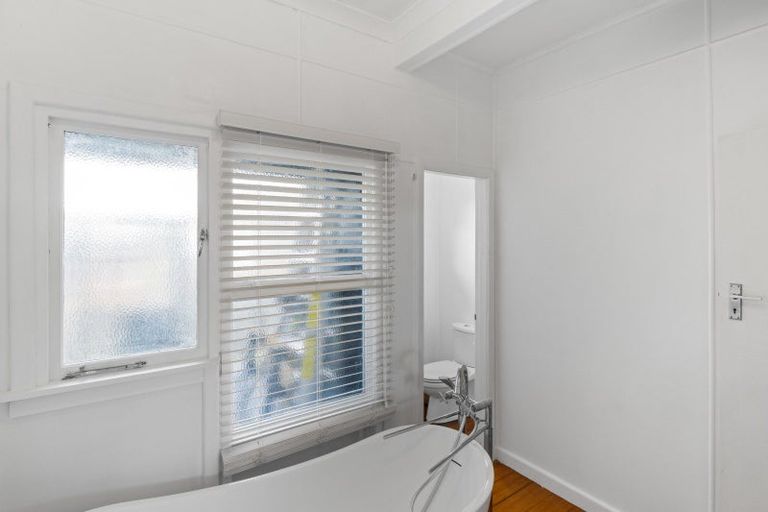 Photo of property in 14 Rimu Street, Strandon, New Plymouth, 4312