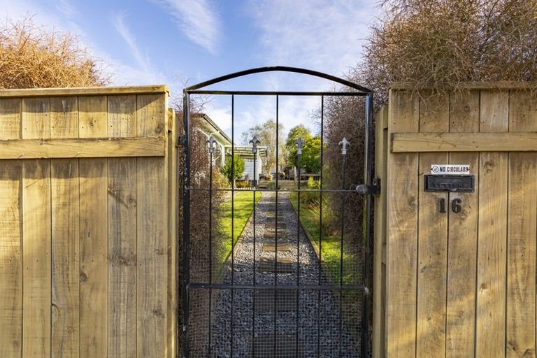 Photo of property in 16 Tavistock Road, Waipukurau, 4200