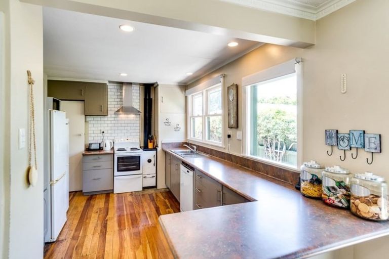 Photo of property in 8 Caxton Street, Onekawa, Napier, 4110