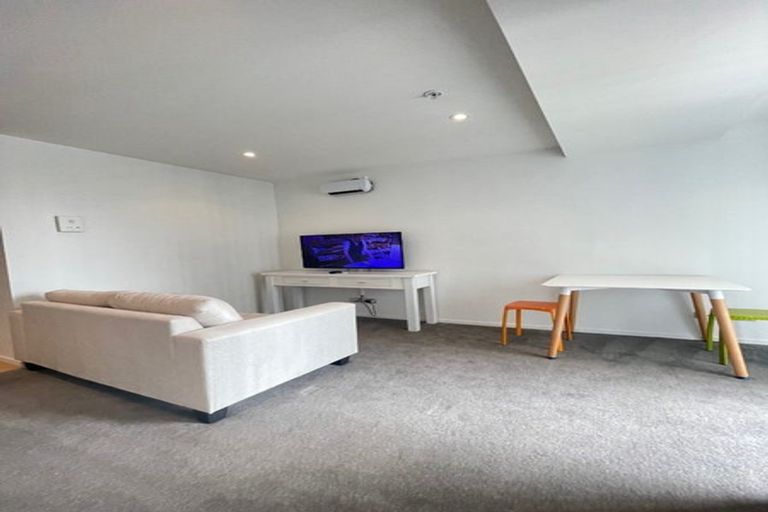 Photo of property in 365a Don Buck Road, Massey, Auckland, 0614