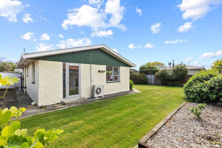 Photo of property in 1/123a Queenspark Drive, Parklands, Christchurch, 8083