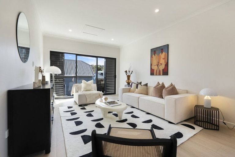 Photo of property in 69d Chivalry Road, Glenfield, Auckland, 0629