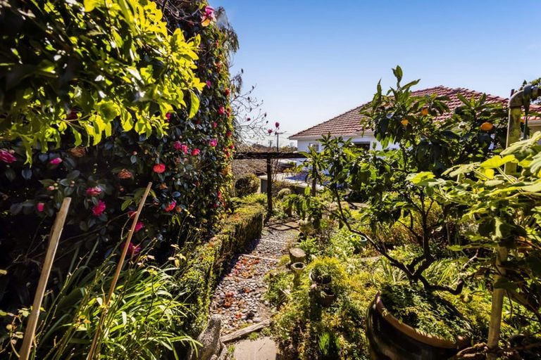 Photo of property in 32 Queens Road, Glen Avon, New Plymouth, 4312