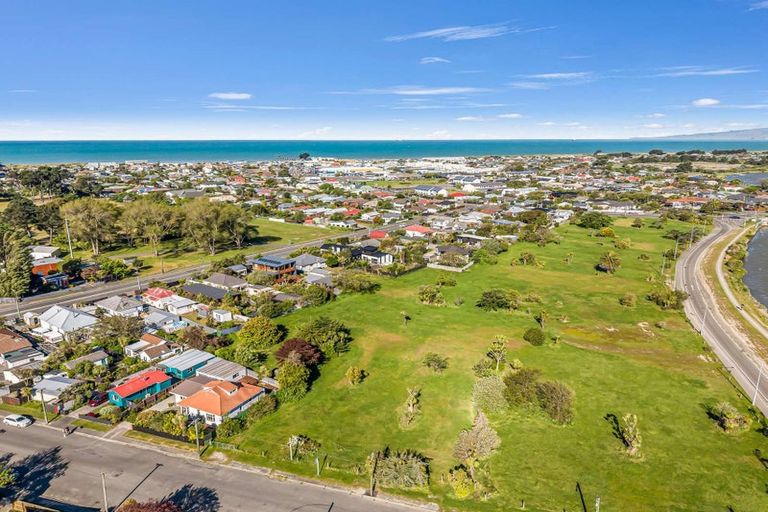 Photo of property in 19 Pratt Street, New Brighton, Christchurch, 8083