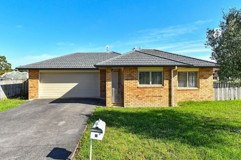 Photo of property in 1 Loughinisland Place, Weymouth, Auckland, 2103