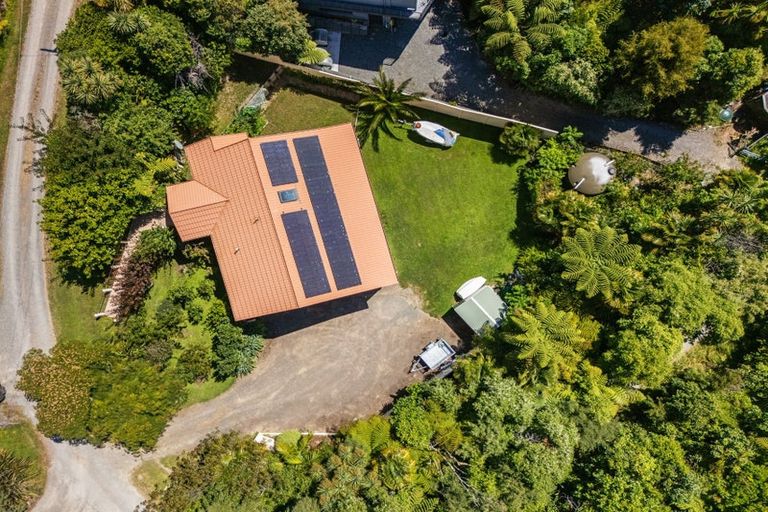Photo of property in 31 Mccormicks Road, Whatamango Bay, Picton, 7281