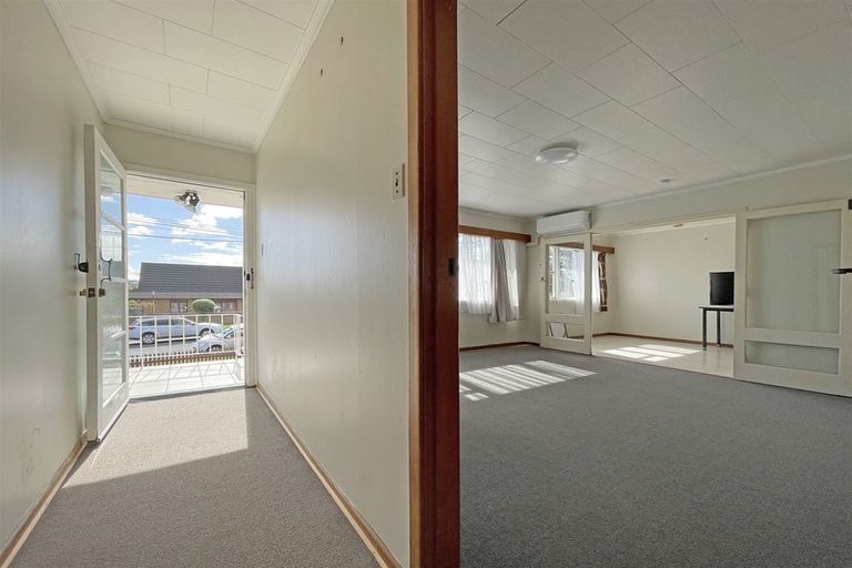 Photo of property in 75 Larnoch Road, Henderson, Auckland, 0610