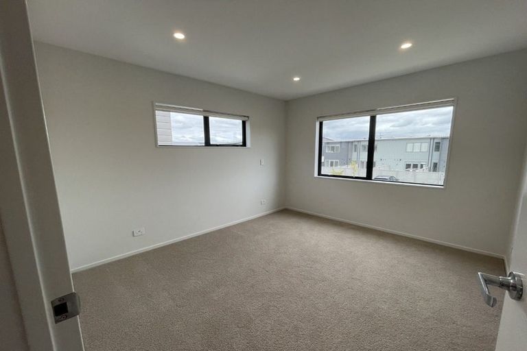 Photo of property in 6 Viridian Avenue, Rosehill, 2113