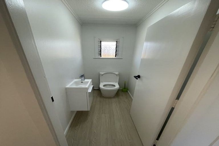 Photo of property in 104 Edmonton Road, Henderson, Auckland, 0612