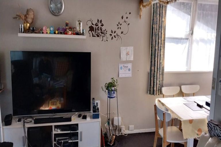 Photo of property in 20 Segedin Place, Glenfield, Auckland, 0629