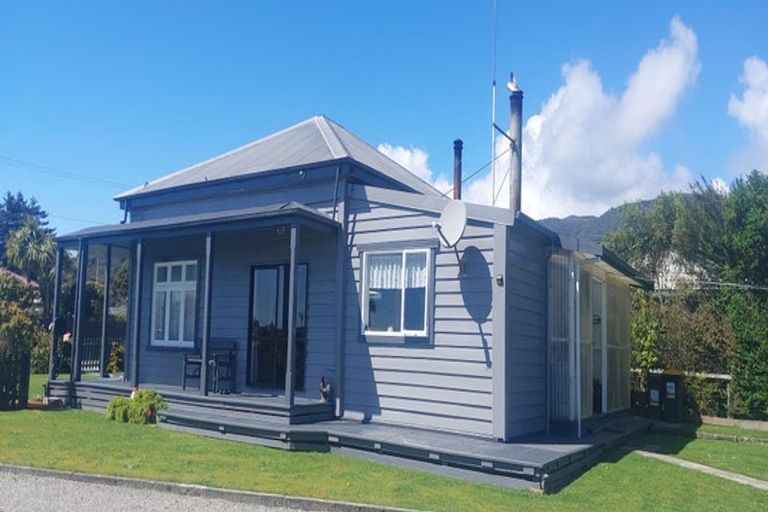 Photo of property in 23 Tramway Street, Ross, 7812