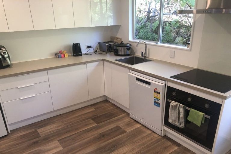 Photo of property in 3/4 Glanmire Road, Newlands, Wellington, 6037